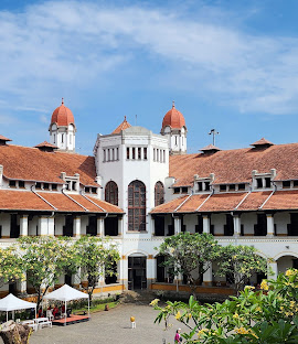 Pagi berkabut di Lawang Sewu yang menyimpan cerita sunyi